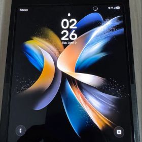 Samsung Galaxy Z Fold4 本体