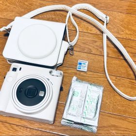“チェキスクエア” instax SQUARE SQ1 チョークホワイト