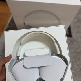 AirPods Max (Lightning) 新品 33,000円 中古 20,000円 | ネット最安値