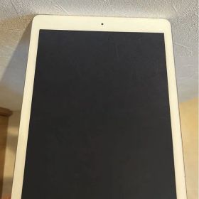iPad 第5世代 32GB シルバー 画面割れあり
