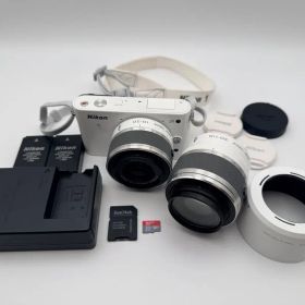 美品Nikon J1白 Wズーム ショット2135回 32GBカード