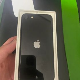 Apple iPhone SE 第2世代 ブラック 本体