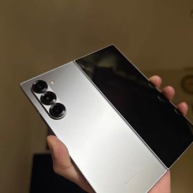 Samsung Galaxy Z Fold6 本体 シルバー