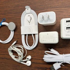 Apple純正充電器、Apple Watch充電ケーブル、EarPods等