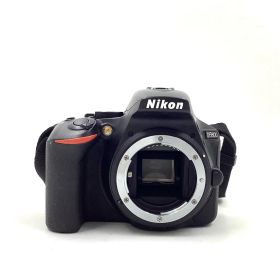 【全額返金保証】【最速発送】Nikon デジタル一眼 D5600 ボディ ブラック 美品 動作確認済