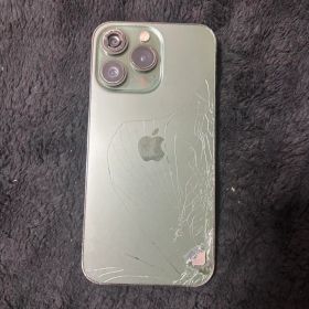 iPhone 13 Pro シルバー 背面、カメラひび割れ