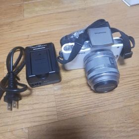 【美品】OLYMPUS PEN Lite E-PL3 14-42mm ストラップ