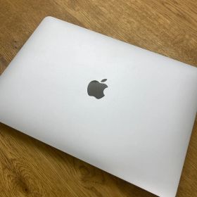 Apple MacBook Air 本体(箱、付属品あり)