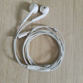 Apple EarPods with Lightning Connector