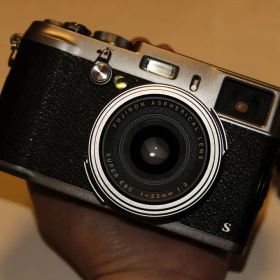 FUJIFILM X100S コンパクトデジタルカメラ