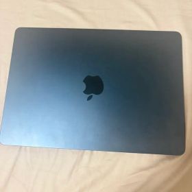 Apple MacBook Air (M2,2022)