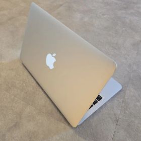 Apple MacBook Air 11インチ Mid2013