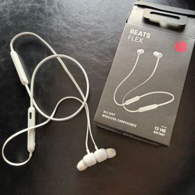 Beats Flex ワイヤレスイヤホン 本体 ホワイト