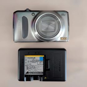 FUJIFILM FinePix F300EXR シルバー 中古 動作品