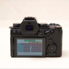 Panasonic LUMIX DC-S5M2X シャッター回数1374枚