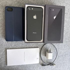 iPhone8 64GB バッテリー交換済 SIMフリー 箱/ケース付