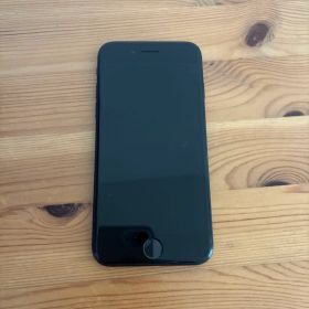 美品★iPhone SE（第２世代）Black 64GB SIM解除済
