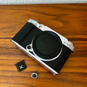 FUJIFILM X-M5 (キズ・スレあり)