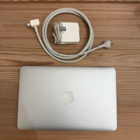 Apple MacBook Air 11インチ Mid 2013