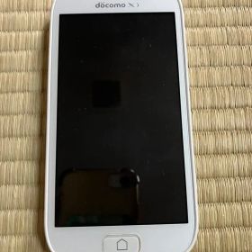 NTT docomo らくらくスマートフォン4 F-06F