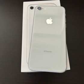 Apple iPhone8 本体 シルバー 専用箱 付属品 ＋ケース付き