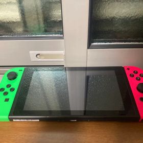 Nintendo Switch 本体とJoy-Conのみ