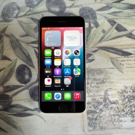 iPhone SE 第3世代 スターライト 64 GB SIMフリー