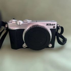 ニコン 1 J5 ボディ 動作良好 美品