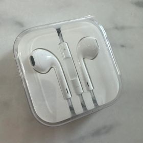 【新品未使用】Apple EarPods with 3.5mm Plug