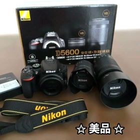 Nikon D5600 18-55mm 70-300mm VR Kit収納付
