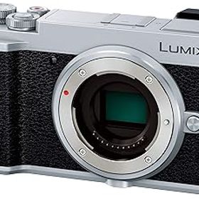 【中古】(非常に良い)パナソニック ミラーレス一眼カメラ ルミックス GX7MK3 ボディ シルバー DC-GX7MK3-S