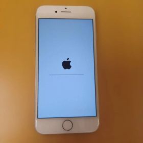 au版 Apple iPhone8 64GB シルバー SIMロック解除済 本体