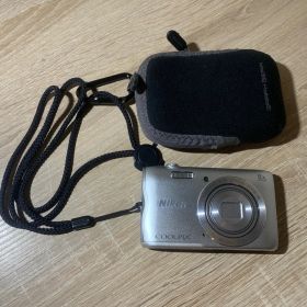 1371 Nikon COOLPIX A300 シルバー デジカメ 動作確認済み 美品【ネ】