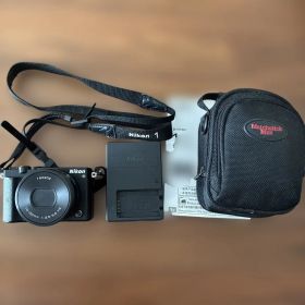 Nikon 1 J5 ブラック本体★ケース付1 NIKKOR 10-30VR