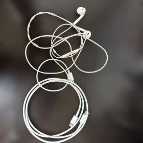 Apple EarPods Lightningコネクタ & 充電ケーブル