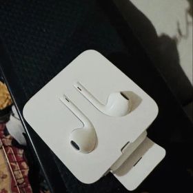 Apple EarPods with Lightning Connector