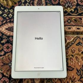 Apple iPad Air MD796J/A Wi-Fiモデル 64GB