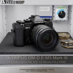 オリンパス￼ミラーレス OM-D E-M5 Mark III セット【極美品】