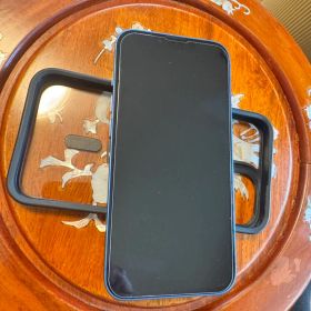 iPhone 13 128GB ほぼ無疵