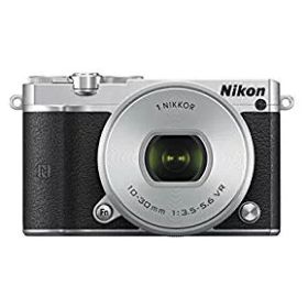 【中古】【非常に良い】Nikon ミラーレス一眼 Nikon1 J5 標準パワーズームレンズキット シルバー J5HPLKSL