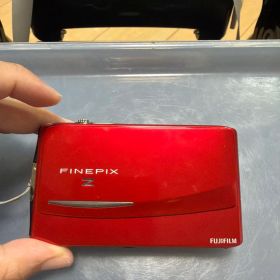 FUJIFILM FinePix Z950EXR 本体 レッド