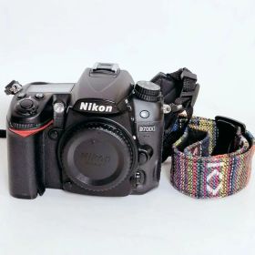 動作確認済☆Nikon D7000 ボディ 一眼レフ おしゃれストラップ付