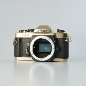 Nikon ニコン FM10 MF フィルム一眼レフカメラ