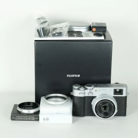[美品 | シャッター数1,200回｜別売り付属品付] FUJIFILM X100VI [シルバー] | コンパクトデジタルカメラ