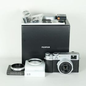 [美品 | シャッター数1,200回｜別売り付属品付] FUJIFILM X100VI [シルバー] | コンパクトデジタルカメラ