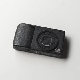 RICOH GR DIGITAL Ⅱ 本体と付属品