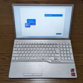 Fujitsu LIFEBOOK シルバー 型番FMVA50G2S
