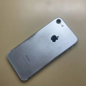 iPhone7 32GB SIMフリー 割れなし バッテリー最大容量62%
