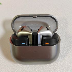 Samsung Galaxy Buds3 シルバー