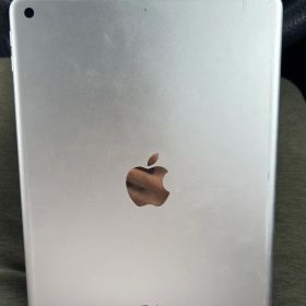 Apple iPad 本体 シルバー 第6世代